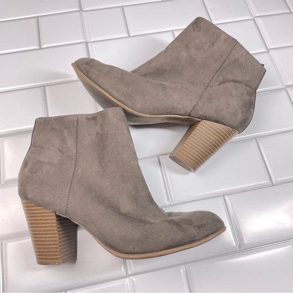 GAP Chunky Heel Ankle Suede‎ Boot Taupe - Picture 1 of 11